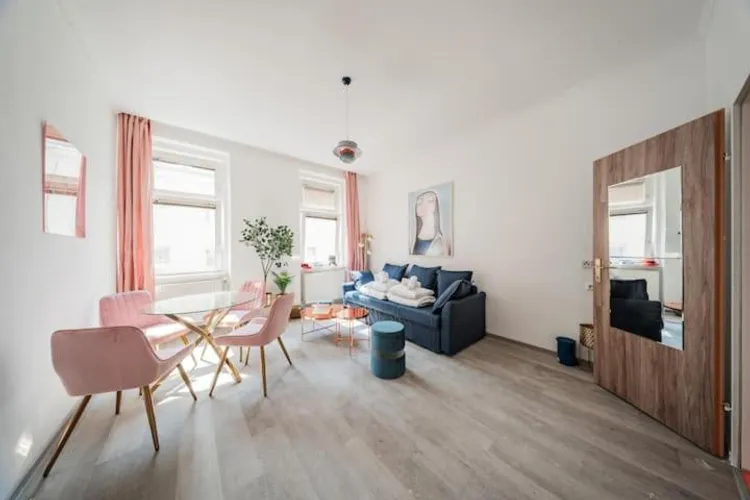 Blau & Pink Oase: Gemütlicher Designer-Rückzugsort