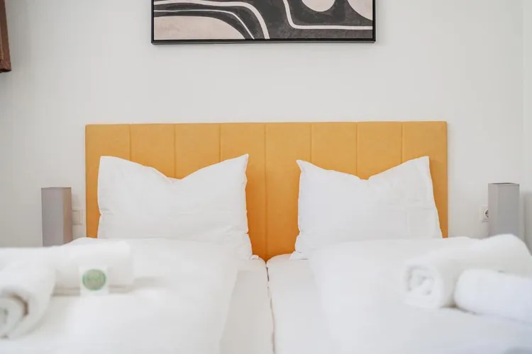 HOME1 – Albertine Aparthotel für 3 Personen (DB+SS) Balkon #04